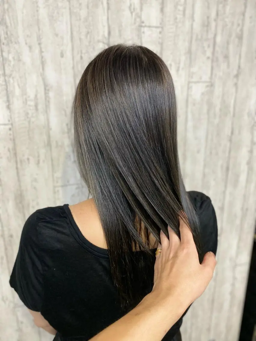 セミロング カラー バレイヤージュ ブロンド デザインカラー ハイライトカラー ハイトーンカラー 勝河 怜楊のヘアスタイル