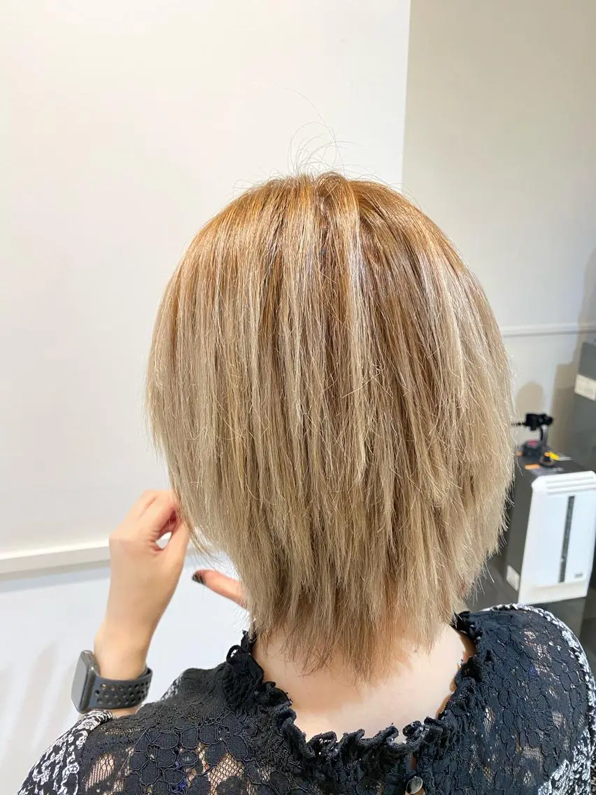 ショート カラー ベージュカラー ブリーチ ミルクティーベージュ 大谷 竜也のヘアスタイル