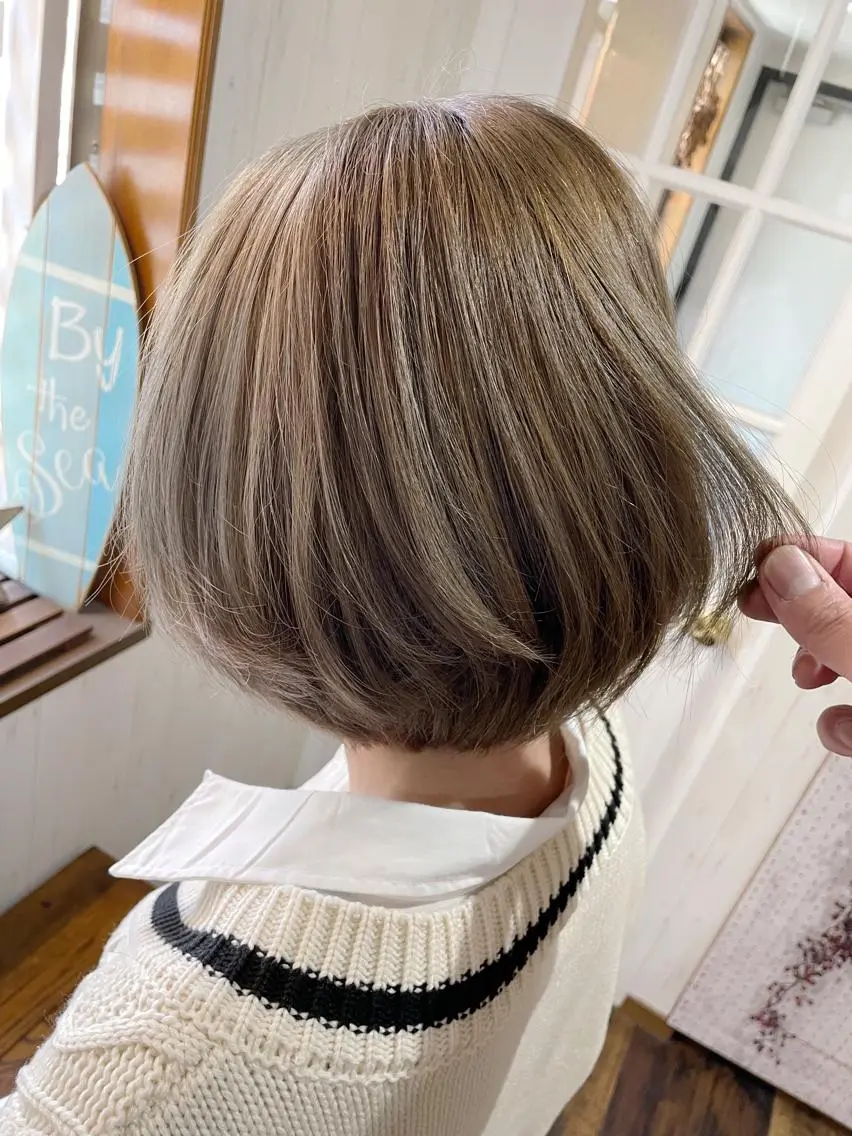 ミディアム カラー ブリーチ グレージュ ミルクティーグレージュ ヘアカラー 西川 敏夫のヘアスタイル