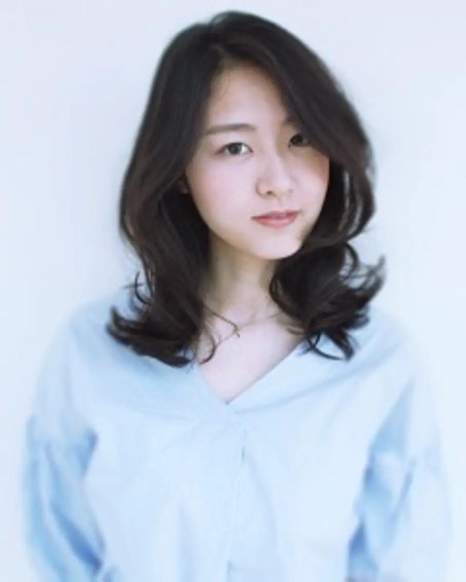 ミディアム 菅野 恵のヘアスタイル