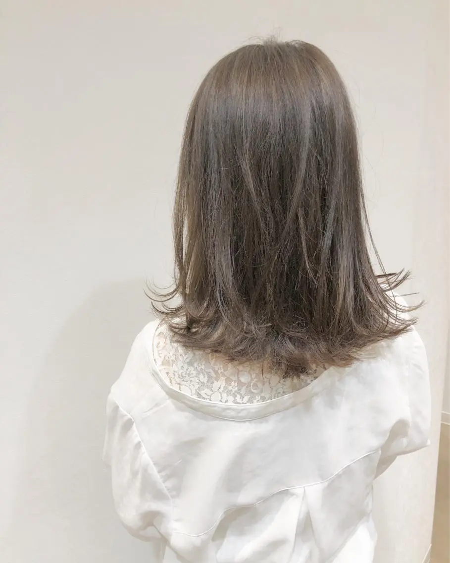 ミディアム アッシュ レイヤー×縮毛矯正 深見 拓のヘアスタイル