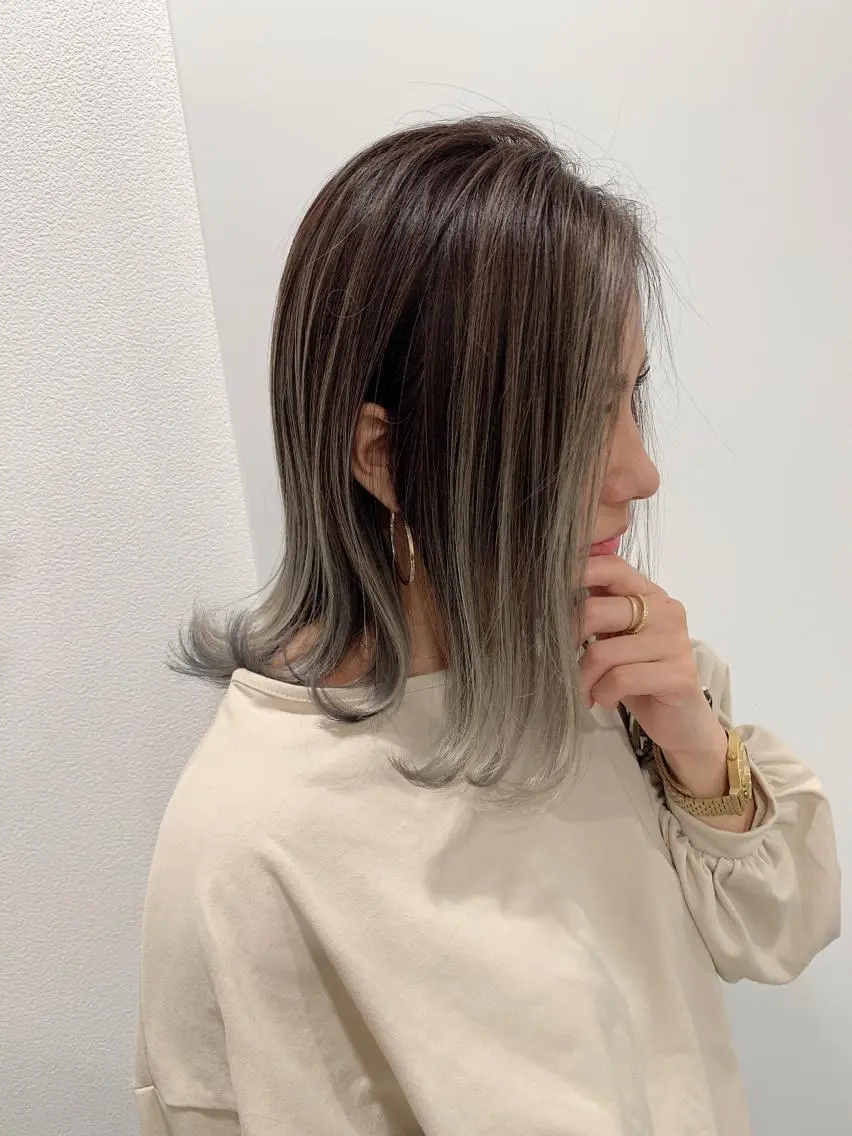 セミロング ハイライト レイヤーカット Selene hair OSAKAのヘアスタイル