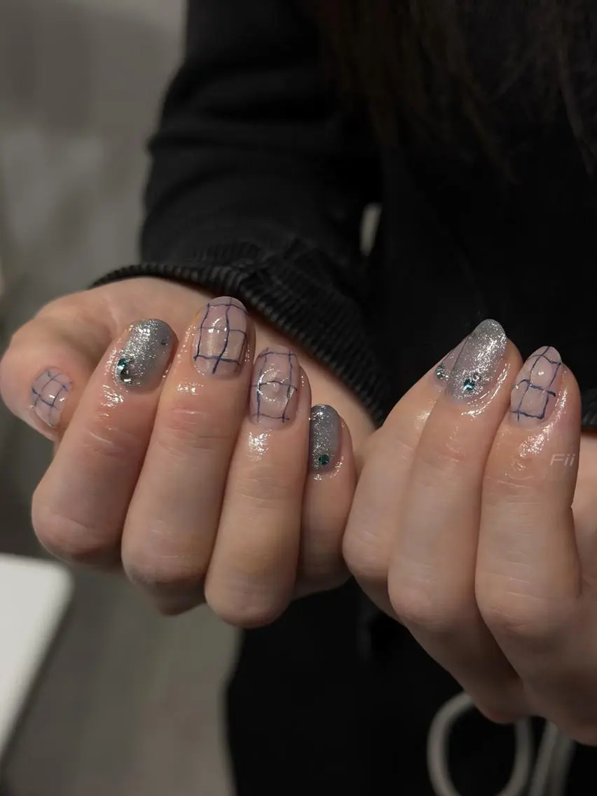 ネイル マグネットネイル ニュアンスネイル 本町ネイルサロン Fiiのネイルデザイン