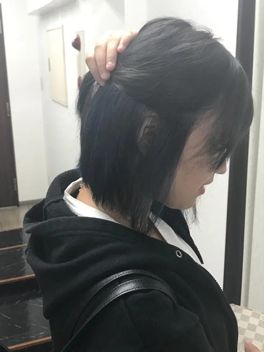 ショート カラー ブリーチ インナーカラー ヤナ マネージャーのヘアスタイル