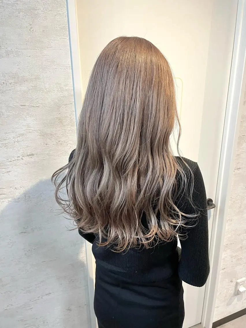 ロング カラー ブリーチ カット ヘアカラー 👑髪質改善カラー 中垣斗希のヘアスタイル