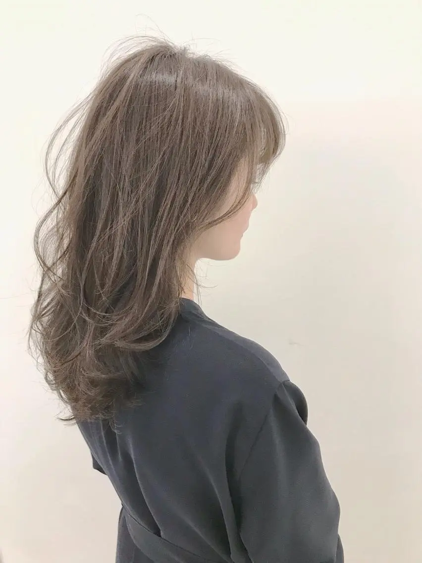 ミディアム カラー パーマ バレイヤージュ ブルーカラー ブルージュ グラデーションカラー ハイライトカラー 西藤 葵のマツエク・マツパデザイン
