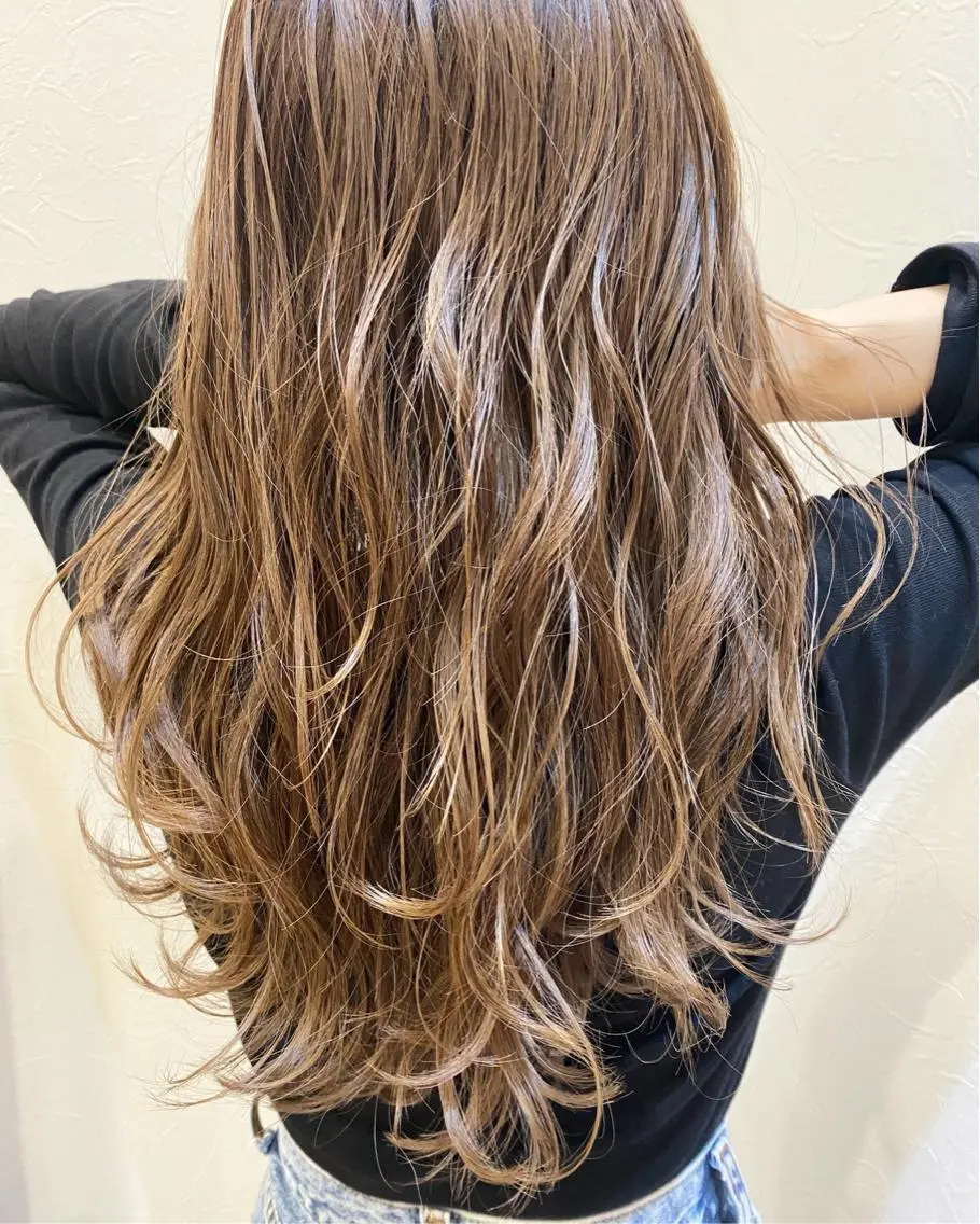 セミロング ハイライト 髪質改善 縮毛矯正 トリートメント 酸熱トリートメント ヘアカラー トリートメント 中川 勝友のヘアスタイル