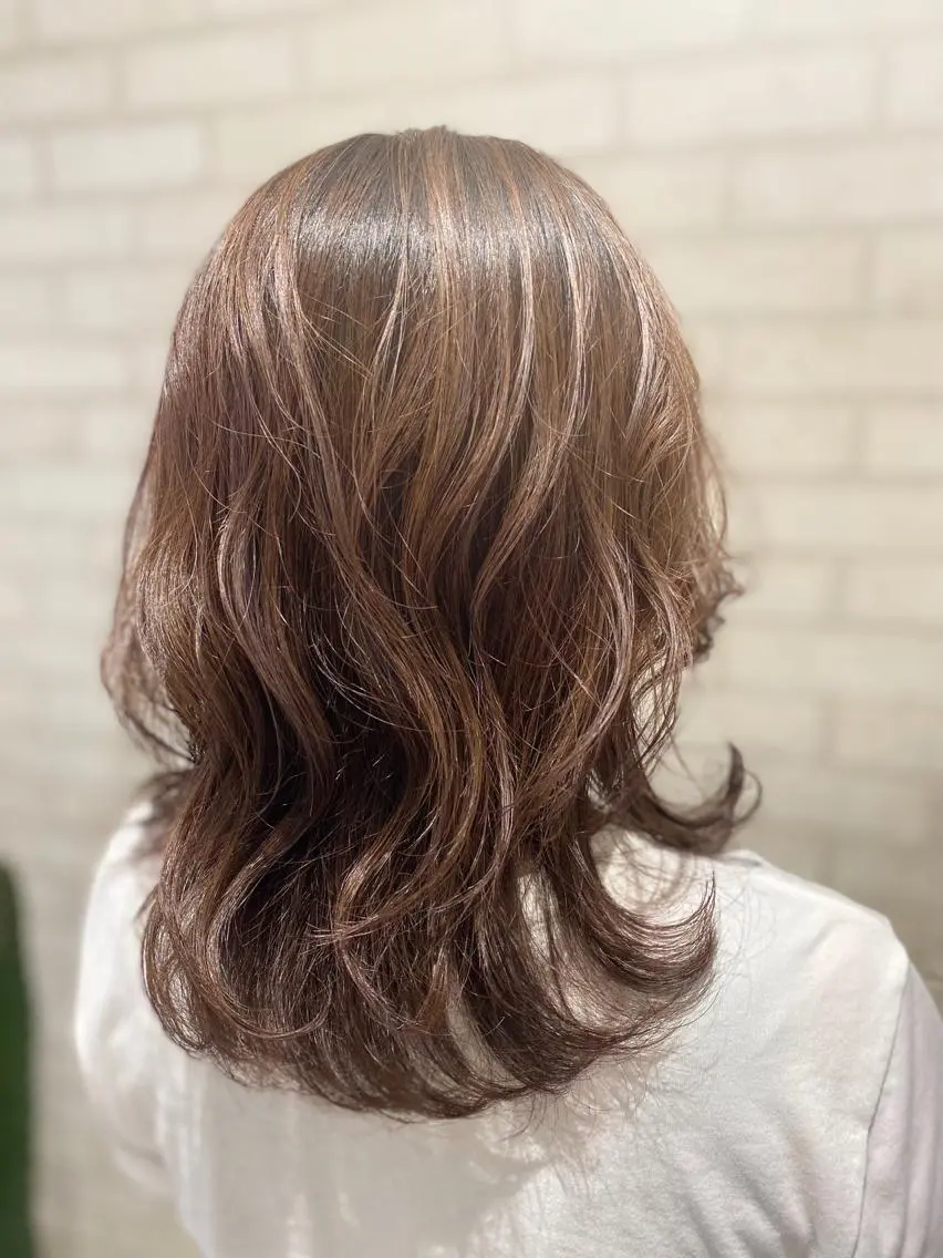 ミディアム カラー デザインカラー ハイライトカラー ハイライト ヘアカラー トリートメント 田中 アキオのヘアスタイル