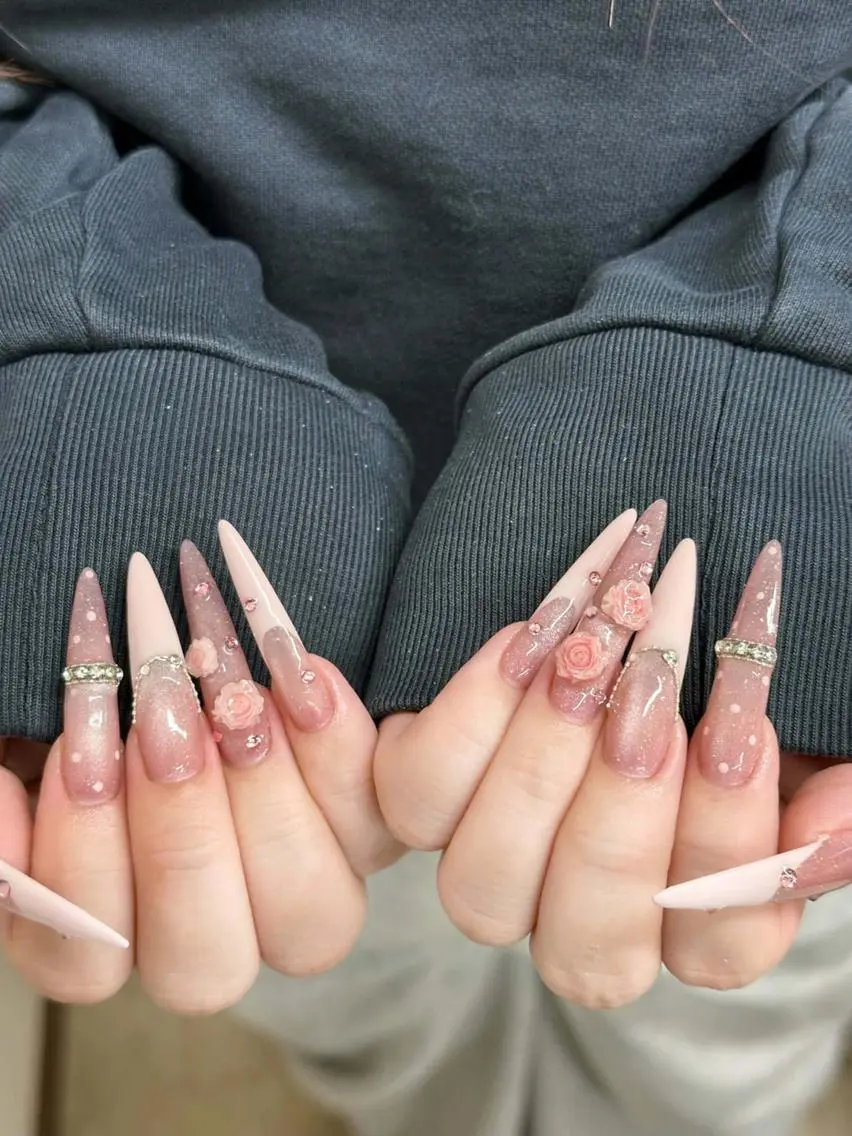 ネイル オーロラネイル ブルー チークネイル 長さ出し フットネイル ハンドネイル NAILS168 池袋西口駅前店のネイルデザイン