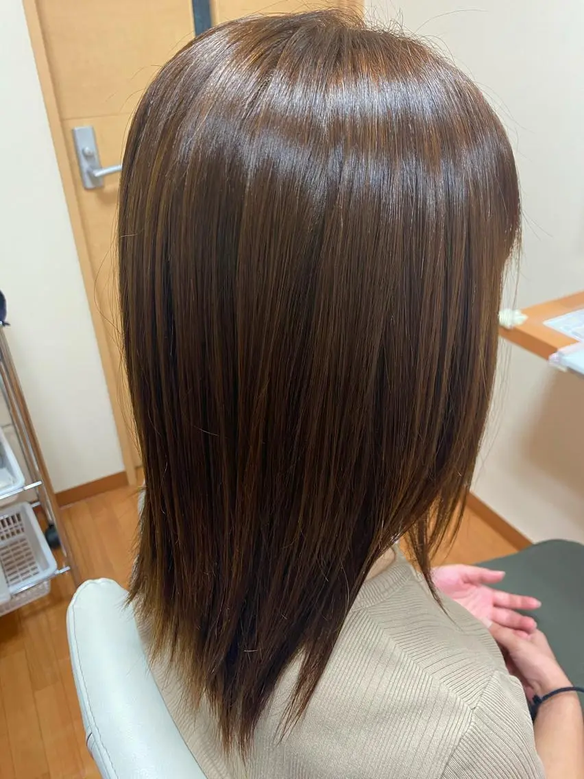 セミロング カラー ブラウンカラー ナチュラルブラウン NATURAL MOMOMIのヘアスタイル