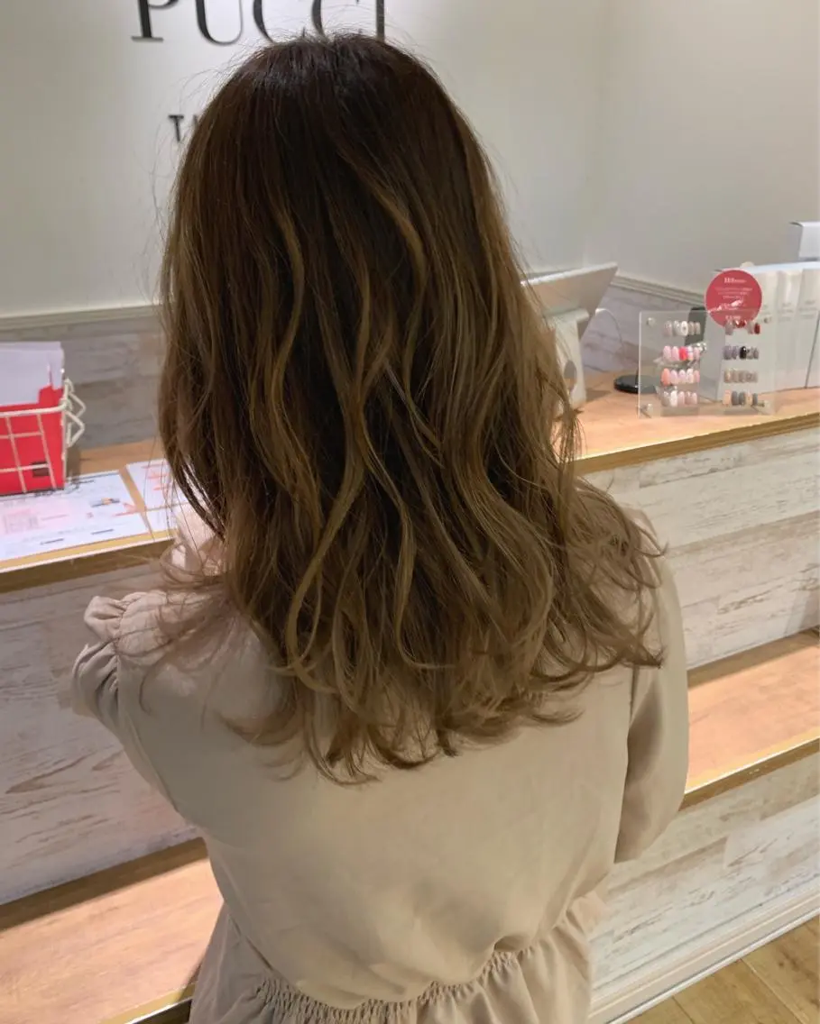 ロング ハイライト レイヤーカット 小田 孝一のヘアスタイル