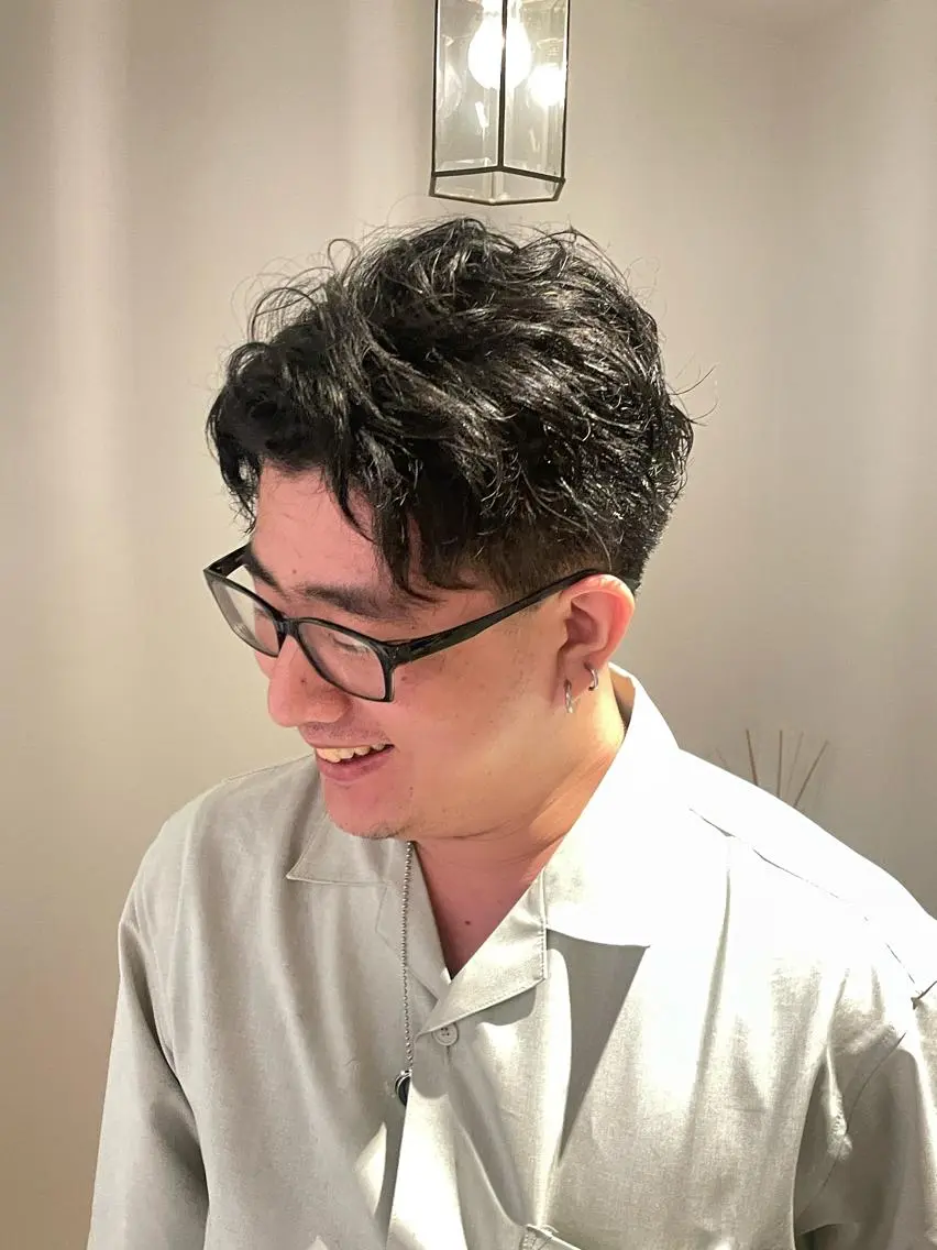 メンズ メンズパーマ 透け感カラー/ SUのヘアスタイル