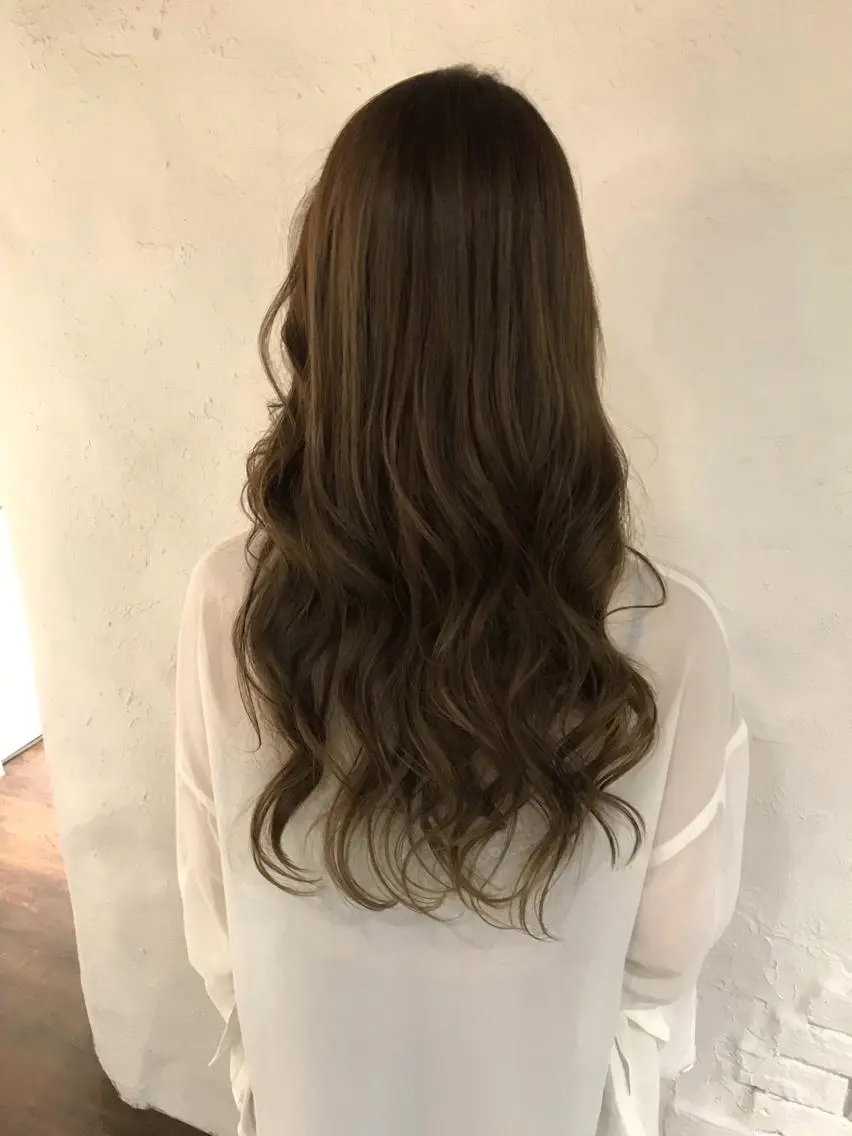 ロング カラー アッシュ ハイライトカラー ハイライト 伊藤 優希のヘアスタイル
