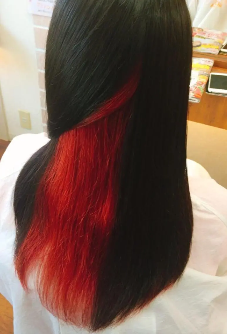カラー ブリーチ インナーカラー 大野 まゆのヘアスタイル