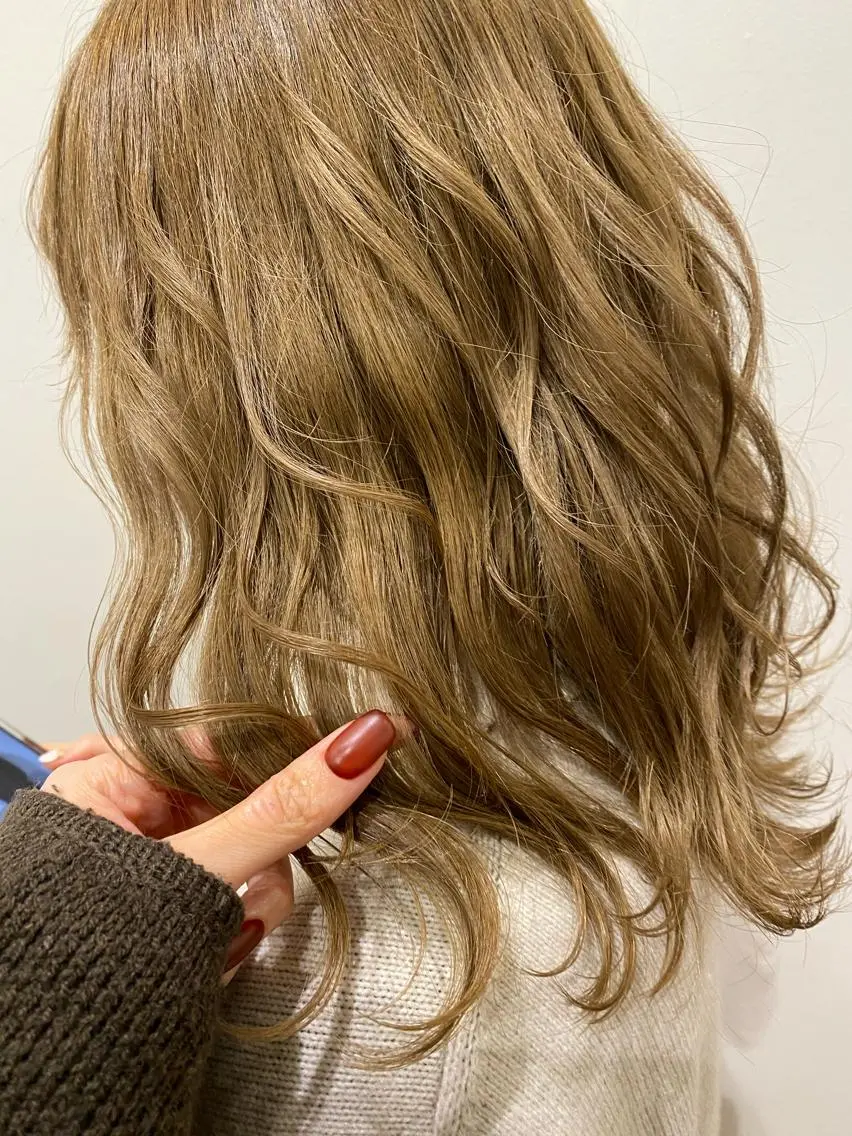ミディアム カラー 石田 優菜のヘアスタイル