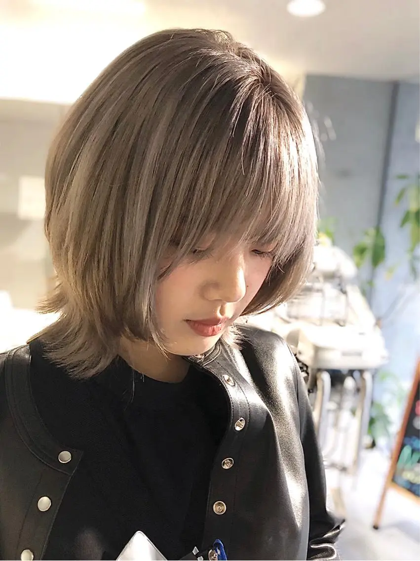 ショート カラー ベージュカラー グレージュ ボブ ウルフカット ウルフボブ 中江 麻友のヘアスタイル