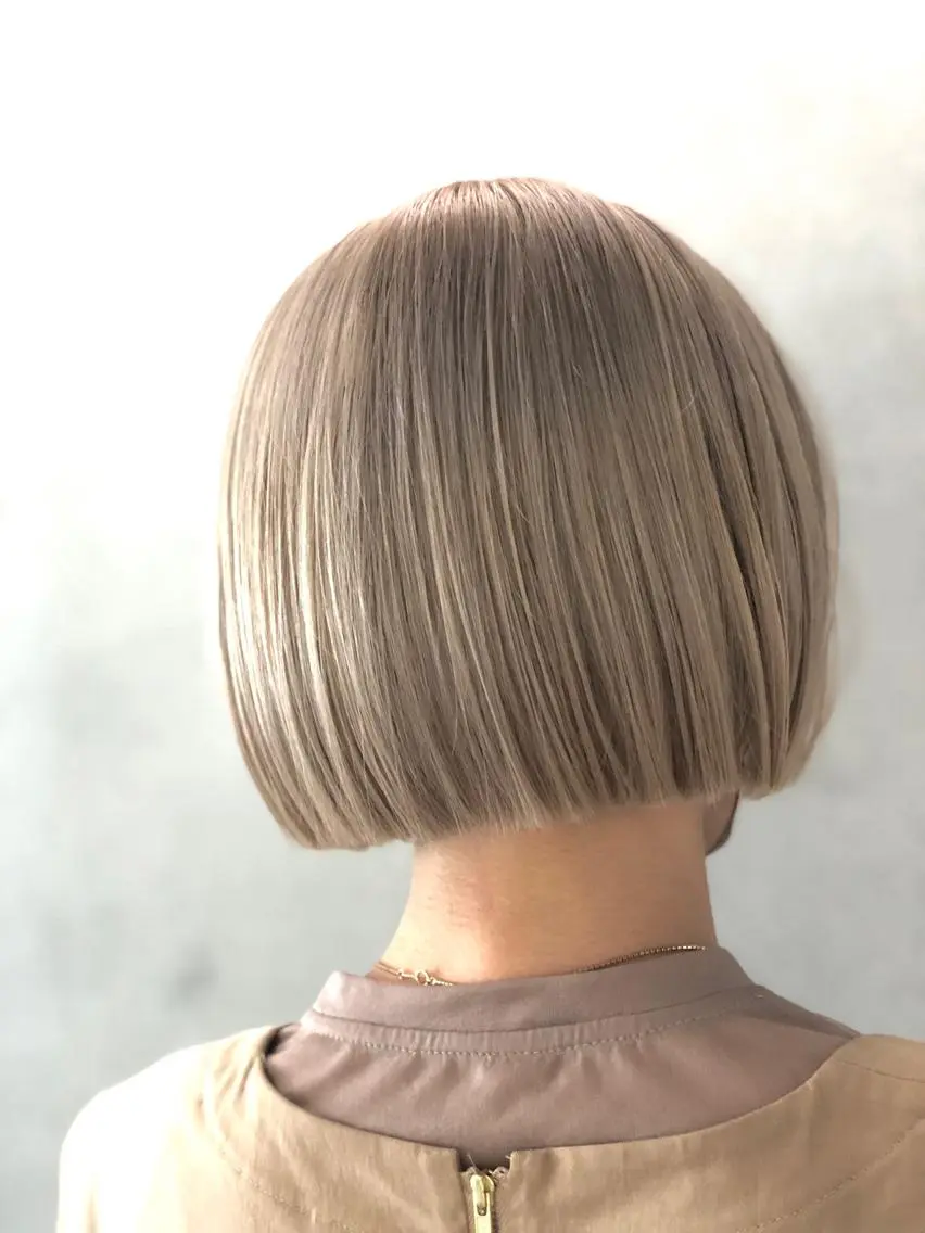 ショート カラー ベージュカラー ホワイトベージュ カット ヘアカラー トリートメント ブリーチ特化 梅田本多翔のヘアスタイル
