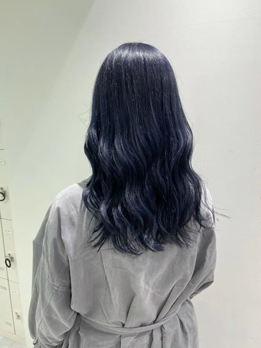 セミロング カラー パーマ ヘアアレンジ メンズ キッズ ネイル マツエク・マツパ ブルーカラー ブルー スパイキー/フェザー /波巻き/かいとのヘアスタイル