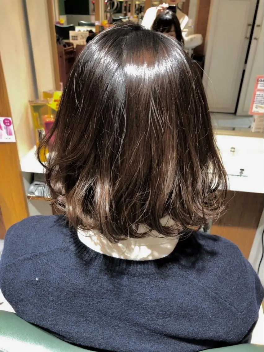 ミディアム カラー パーマ ボブ 外ハネヘア fukuyasu rikaのネイルデザイン