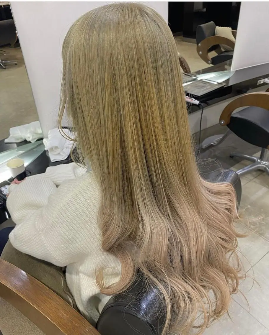 ロング カラー ヘアアレンジ ブリーチ グラデーションカラー ヘアカラー 烏山 達也のヘアスタイル