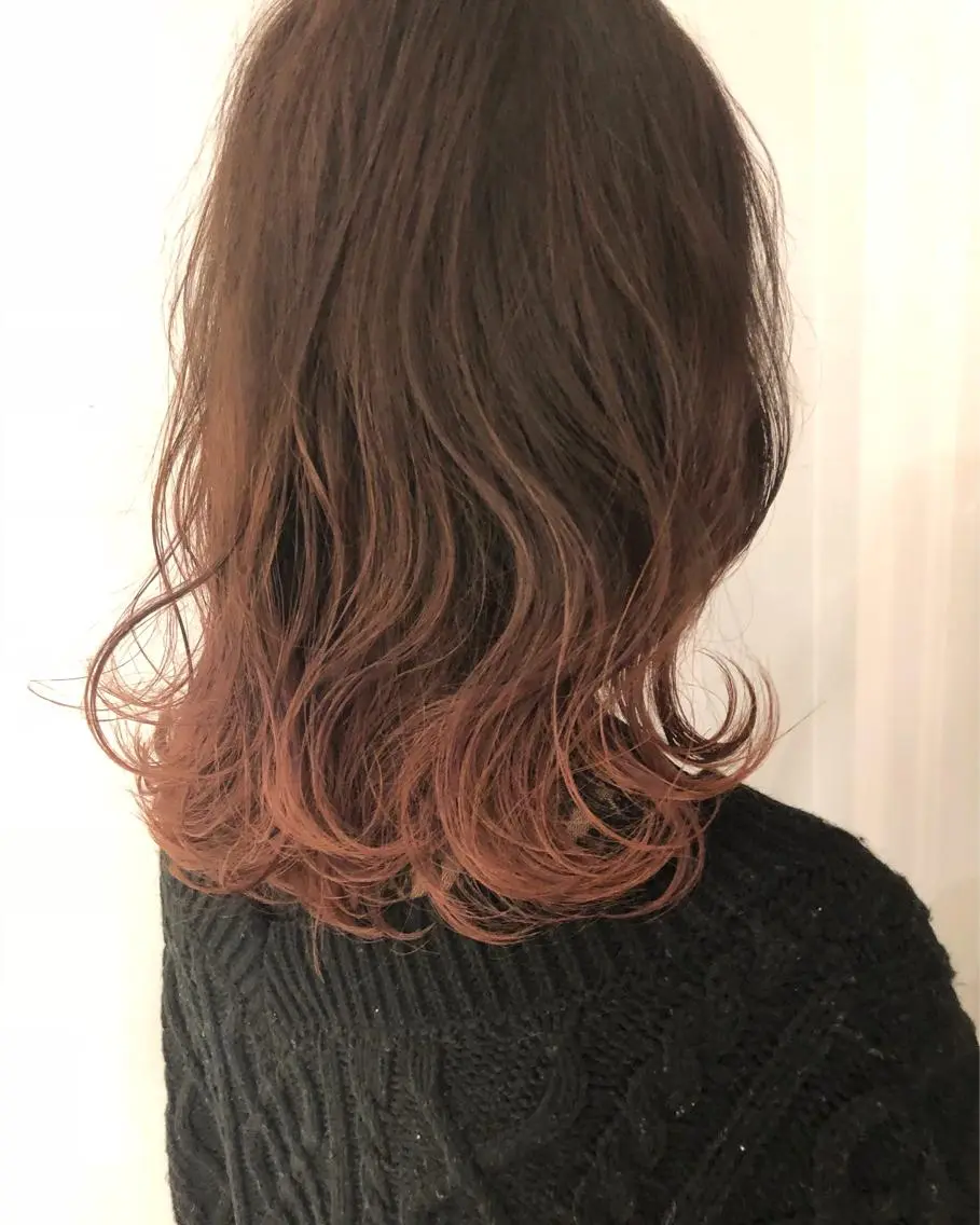 セミロング カラー パーマ ヘアアレンジ グラデーションカラー ピンクカラー 【白髪ぼかし】 矢内　夏輝のヘアスタイル