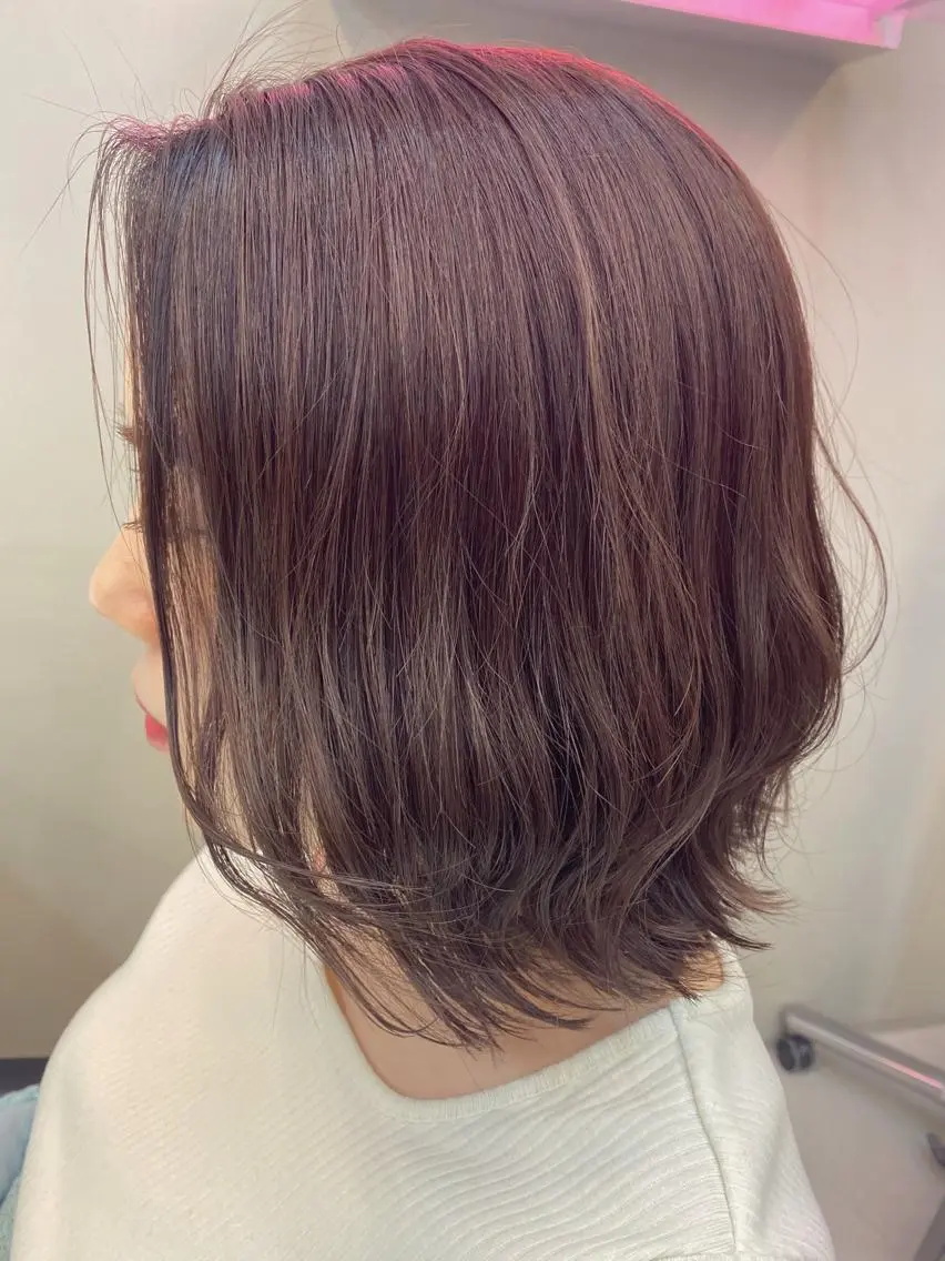 ショート カラー グレージュ パープルカラー 岡野 静華のヘアスタイル