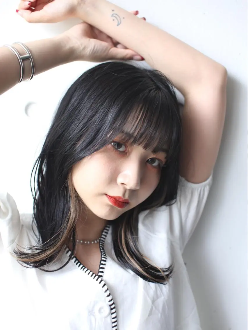 ミディアム カラー イヤリングカラー 阪口 依美奈のヘアスタイル