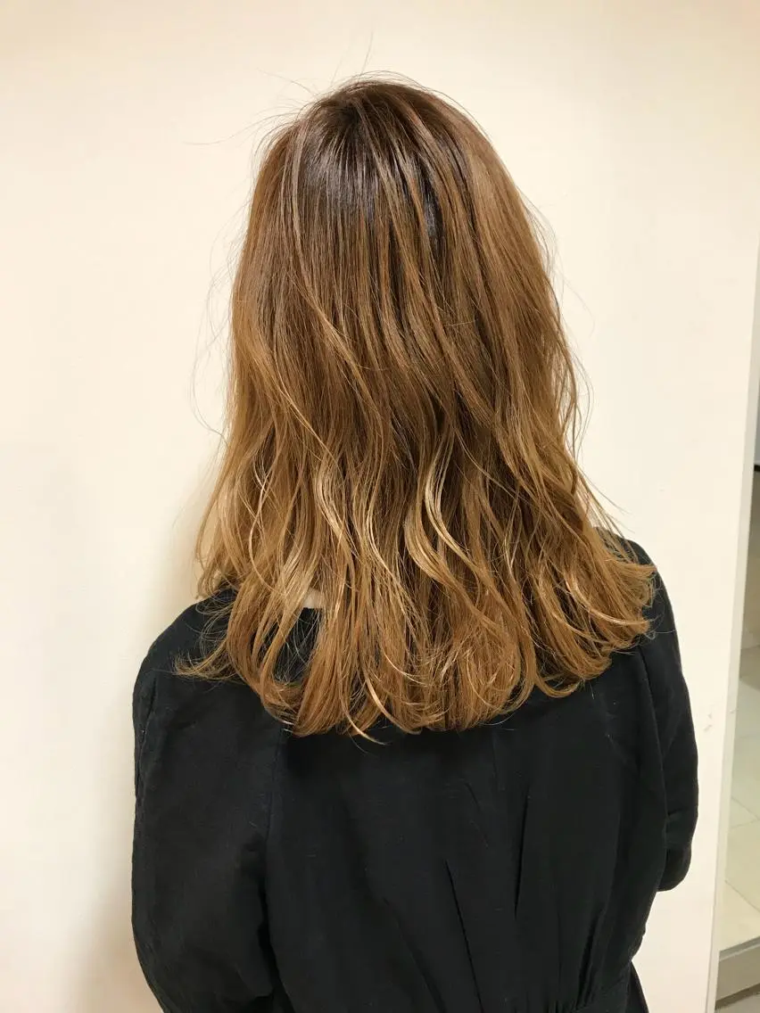 セミロング カラー ハイライトカラー ハイライト ヘアカラー トリートメント Miru by INCE HAIRのヘアスタイル