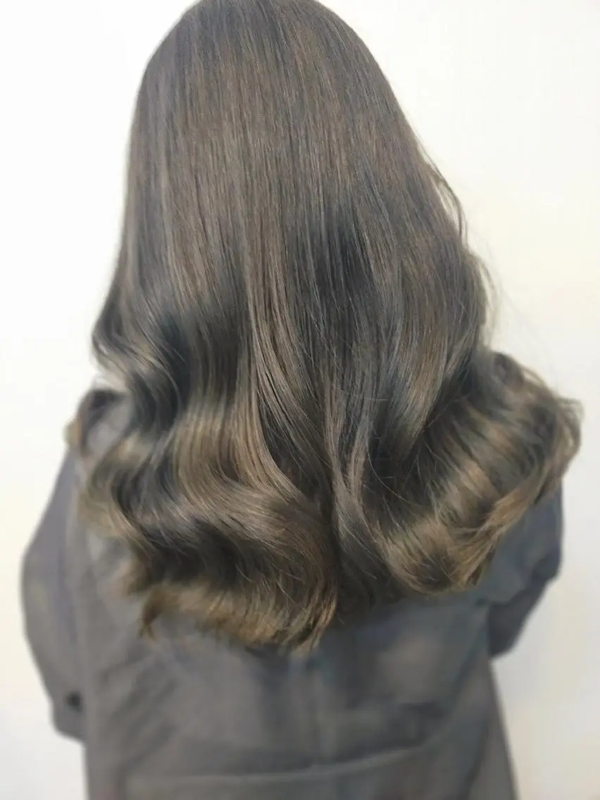 セミロング NANAI HIROKIのヘアスタイル