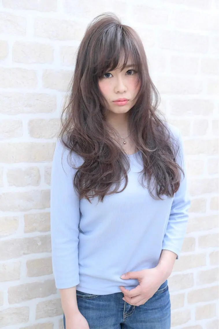 ロング 伊藤 裕貴のヘアスタイル