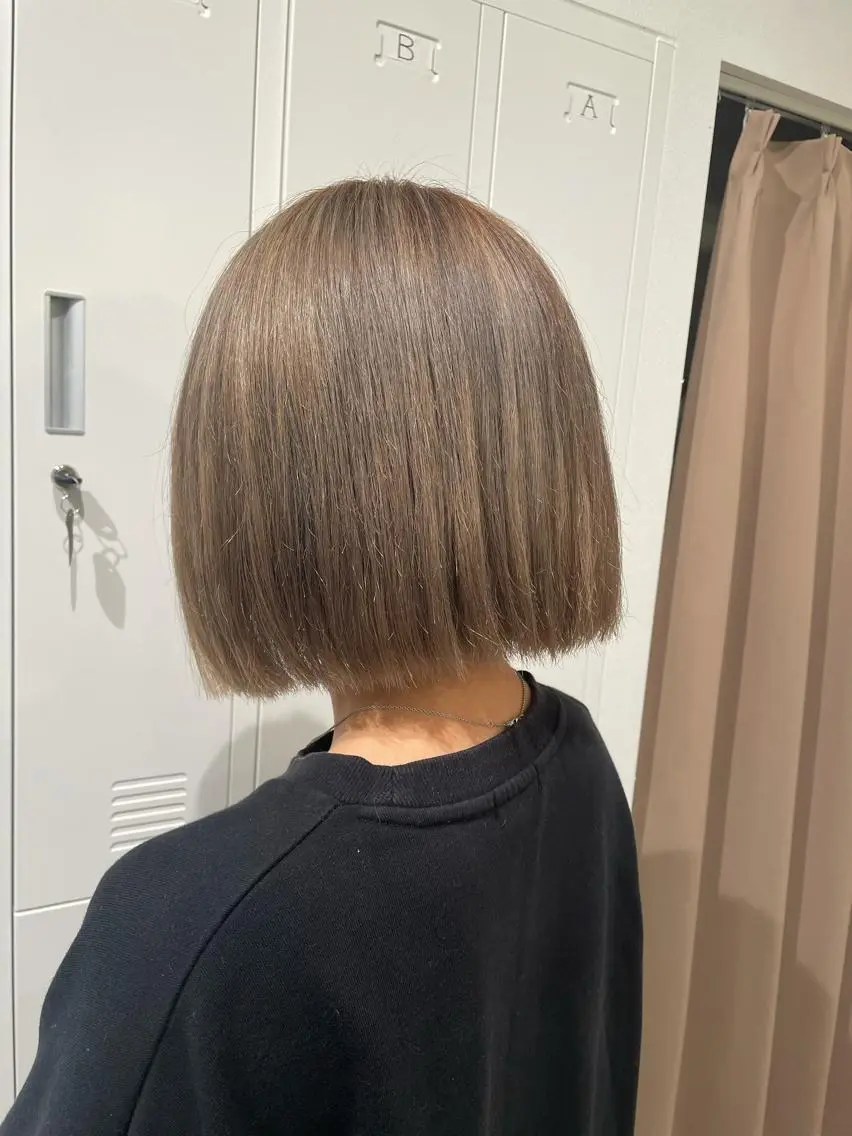 カラー ベージュカラー ハイトーンカラー ハイトーンベージュ ミルクティーベージュ ボブ 酒見 里奈のヘアスタイル