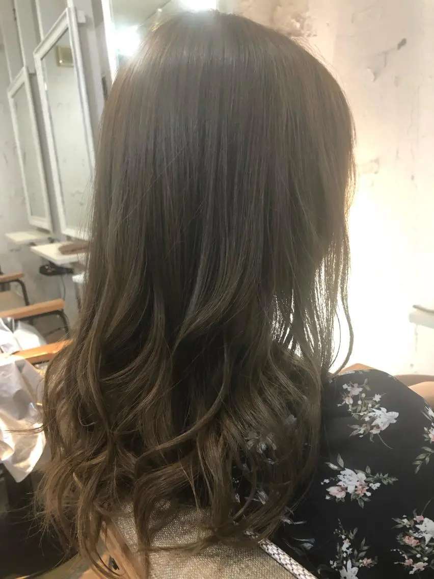 セミロング カラー オイカワ ルウのヘアスタイル