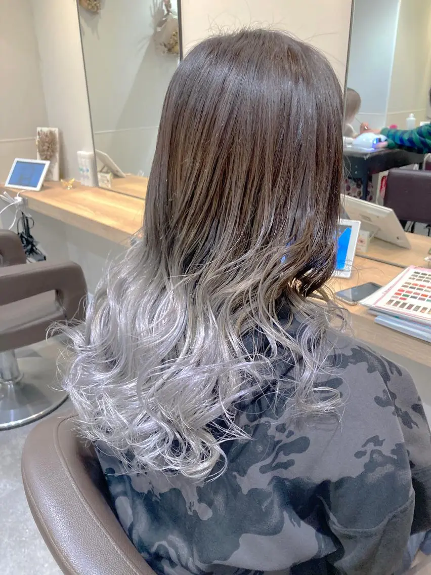 ロング カラー ブリーチ グレージュ カット ヘアカラー トリートメント 髪質改善/美髪矯 正ヤマモトハルキのヘアスタイル