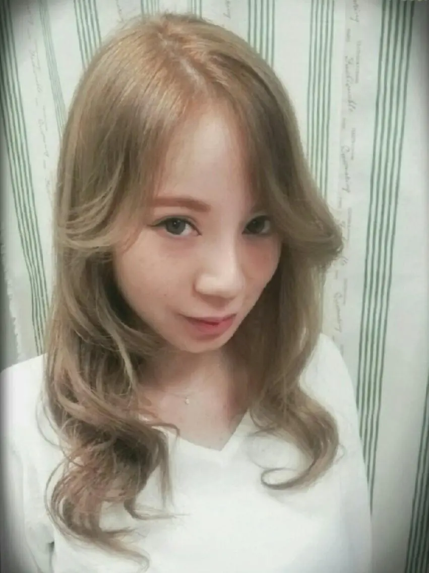 ショート ミディアム セミロング ロング カラー パーマ ヘアアレンジ メンズ キッズ ネイル マツエク・マツパ グレージュ ヘアカラー エミタス ☆のヘアスタイル