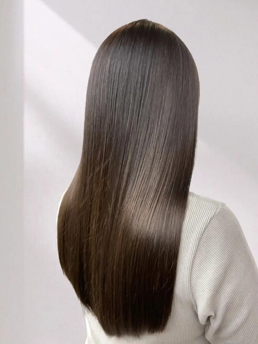 セミロング カラー アッシュ アッシュグレー アッシュグレージュ ベージュカラー 透明感カラー カット ヘアカラー トリートメント 初めてでも安心🌟 newi町田✂のヘアスタイル