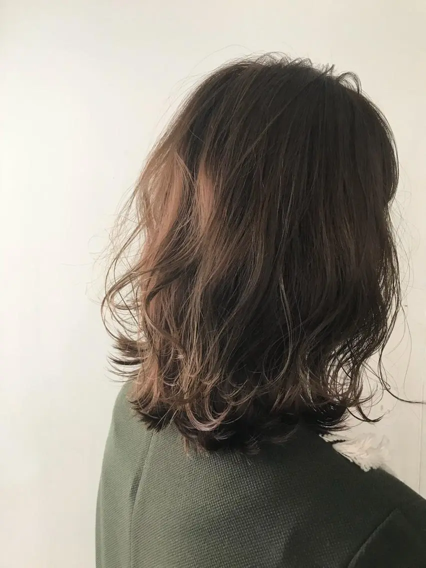 ミディアム カラー ベージュカラー オリーブベージュ ヘアカラー トリートメント レイヤー/顔周り /AKARIのヘアスタイル