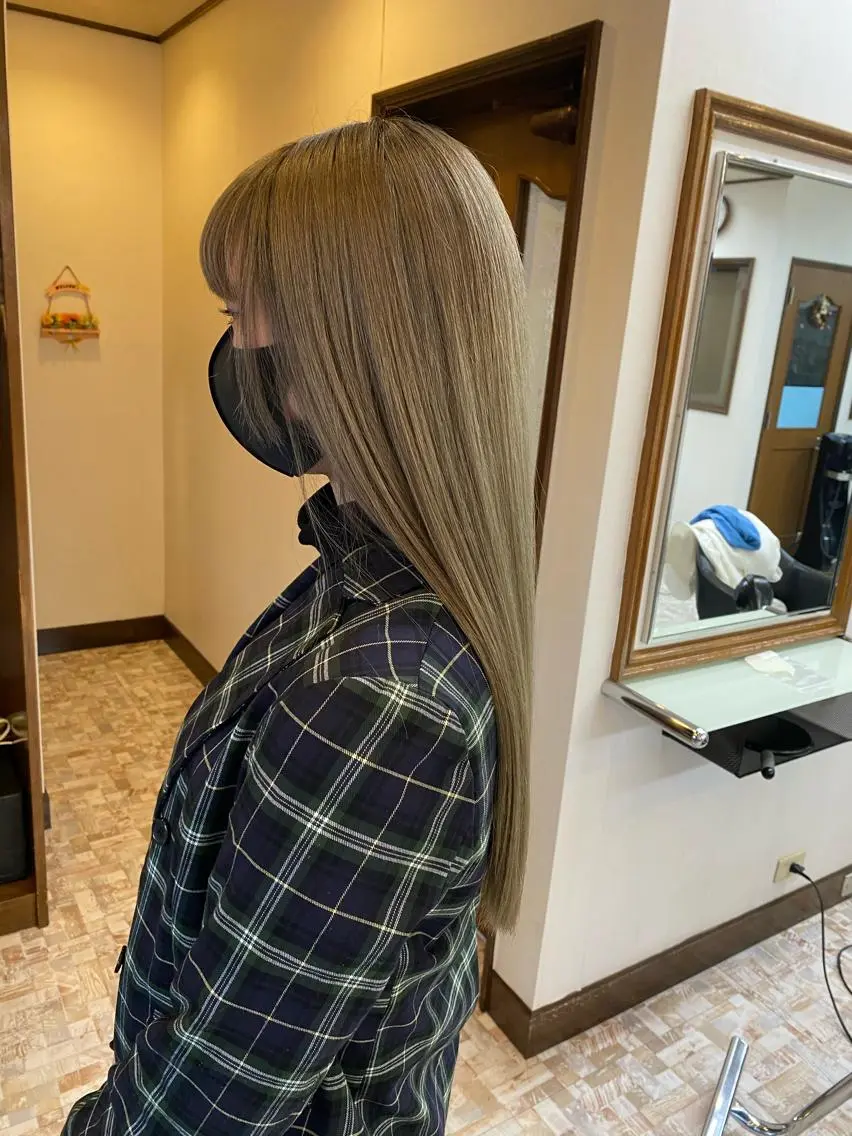 ミディアム カラー ベージュカラー ハイトーンカラー ミルクティーベージュ ハイトーン特化💍 chloe💍韓国のヘアスタイル