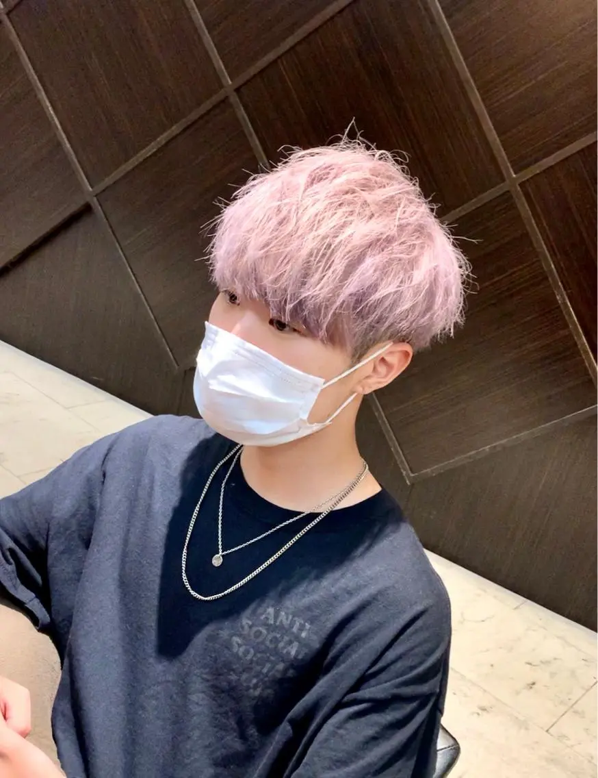 カラー メンズ ピンクカラー ホワイトピンク カット ヘアカラー トリートメント メンズ専門 井藤 雅也のヘアスタイル