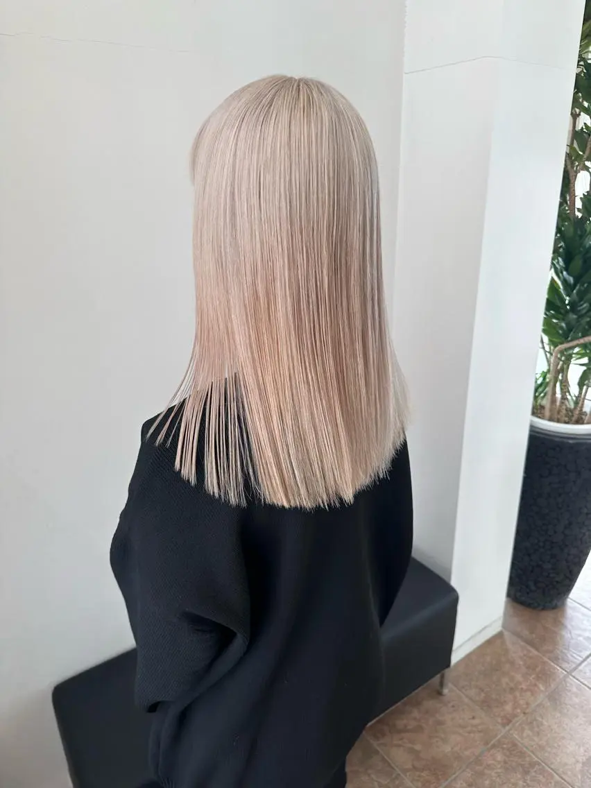 ロング カラー ブロンド ホワイトブロンド ヘアカラー トリートメント ダメージレスブリーチ HIROSHIのヘアスタイル
