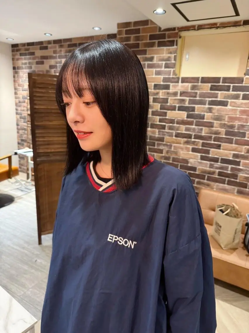 カラー セミロング AROMA awanoのヘアスタイル