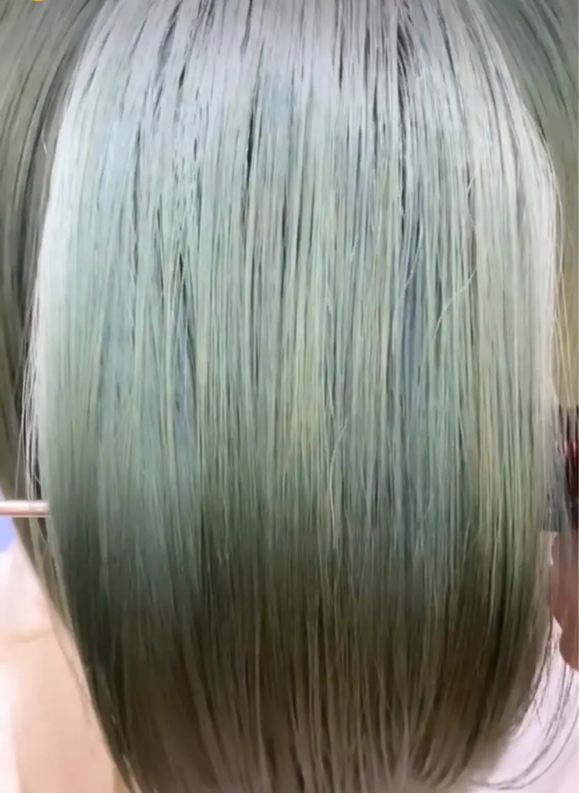 セミロング 松田 アカリのヘアスタイル
