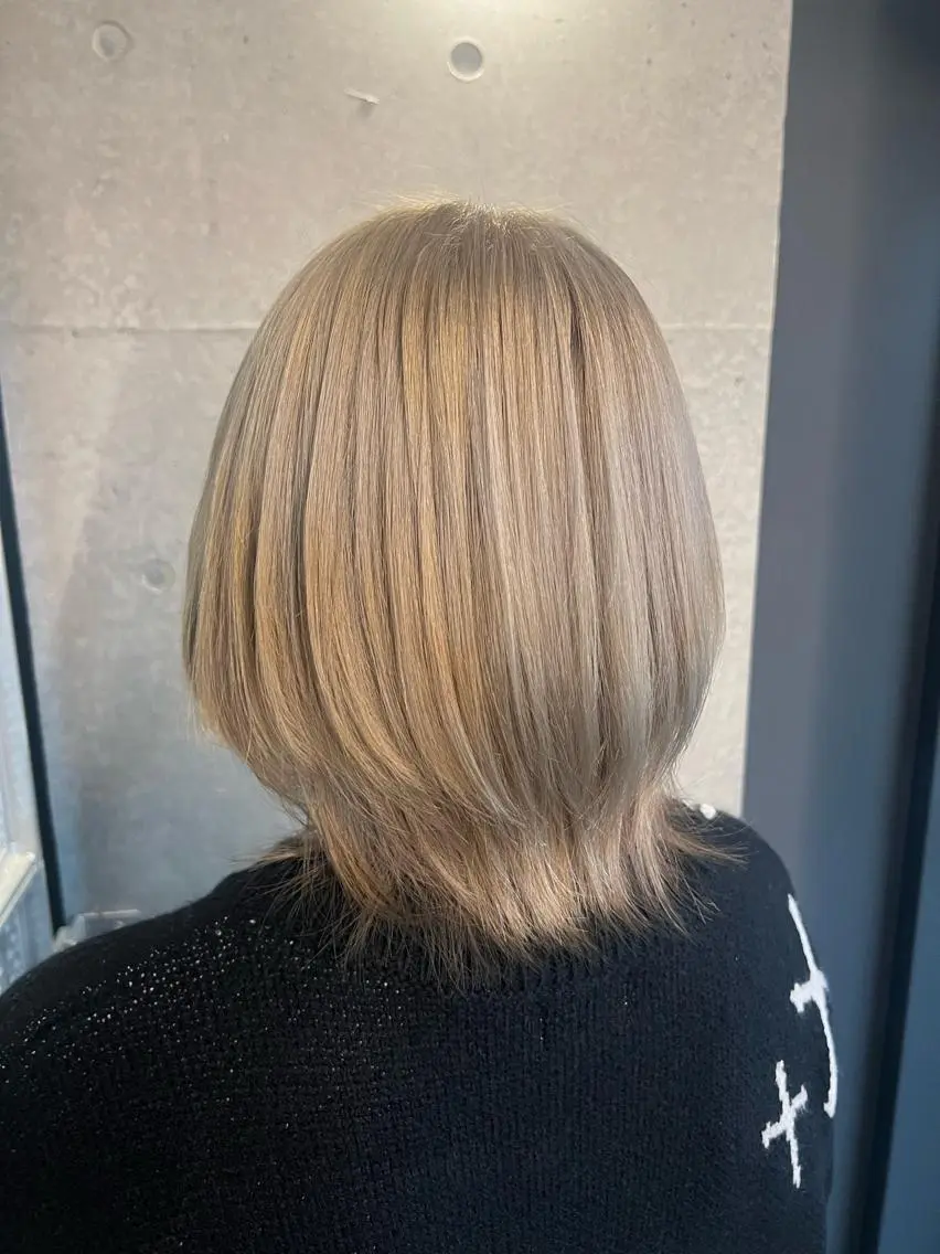 ショート カラー シールエクステ アディクシーカラー アッシュ バレイヤージュ ミストバング ヘアカラー 吉野 瑳桜のヘアスタイル