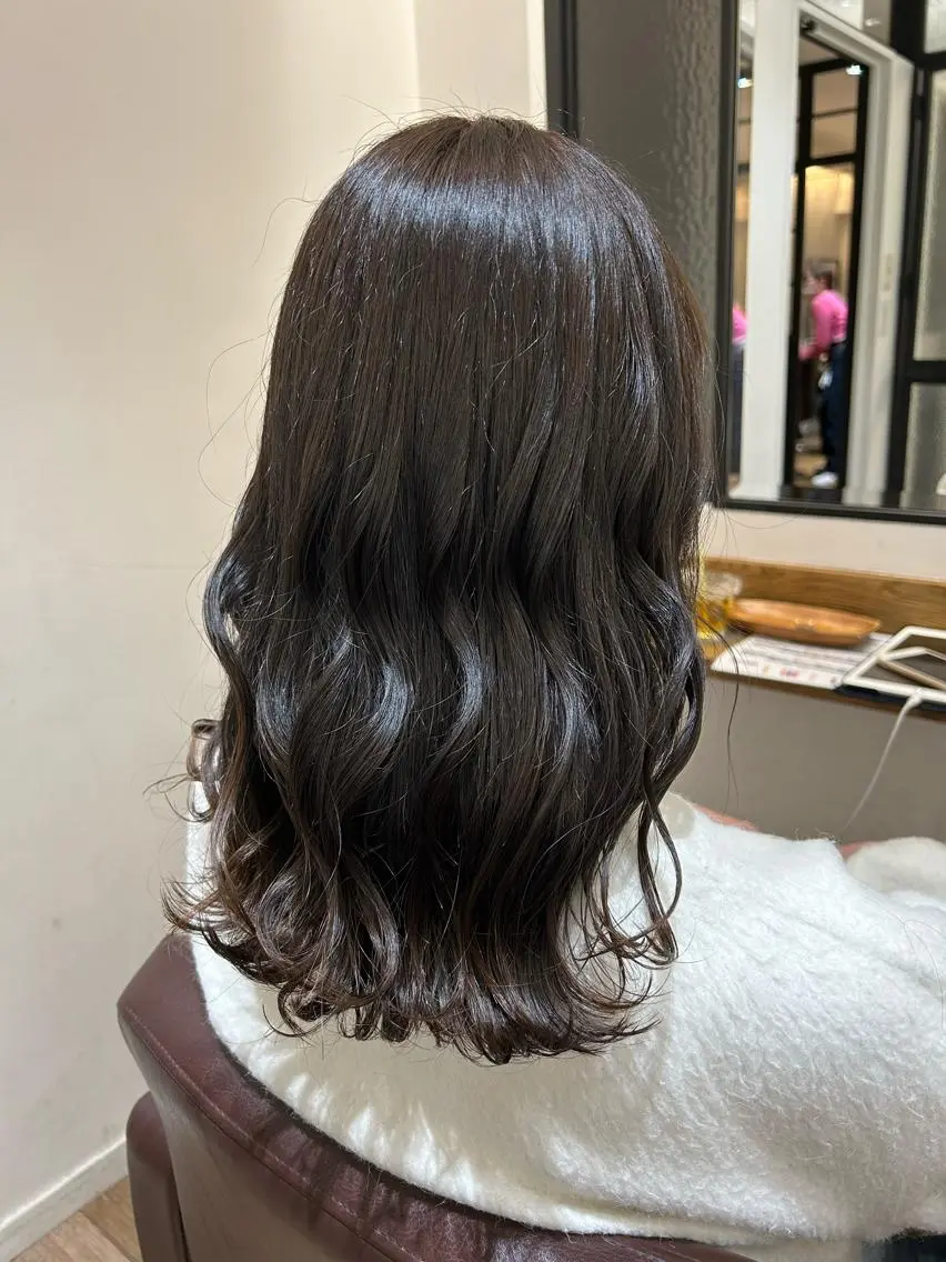 セミロング カラー カット ヘアカラー 【艶ｶﾗｰ/ｼｮｰﾄ 】田原 愛菜🐯のヘアスタイル