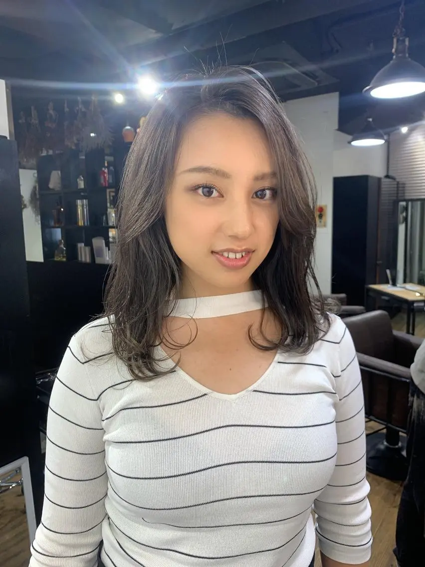 ロング カラー ハイライトカラー ハイライト ヘアカラー ミルクティーベージュ ブリーチ 店長 清水のヘアスタイル