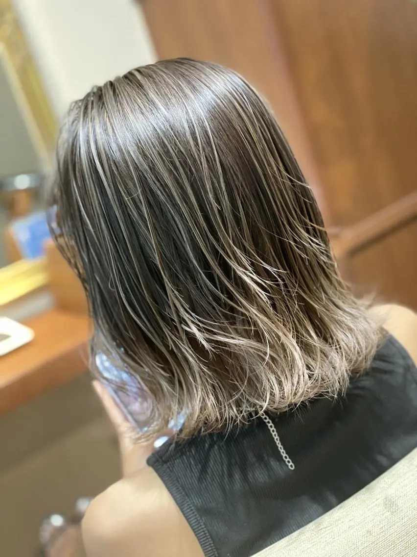 ショート カラー バレイヤージュ レイヤーカット ハイトーン得意😍 Lumiereのヘアスタイル