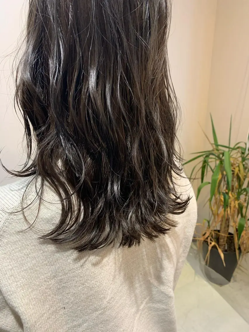 ミディアム カラー ダークグレー ダークグレージュ グレージュ レイヤーカット ヘアカラー トリートメント Chlom🌿Top Stylist沖田のヘアスタイル