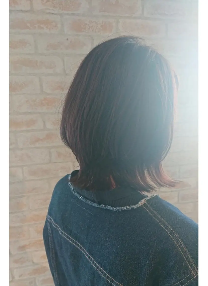 ミディアム カラー 外ハネヘア 赤松 摩美のヘアスタイル