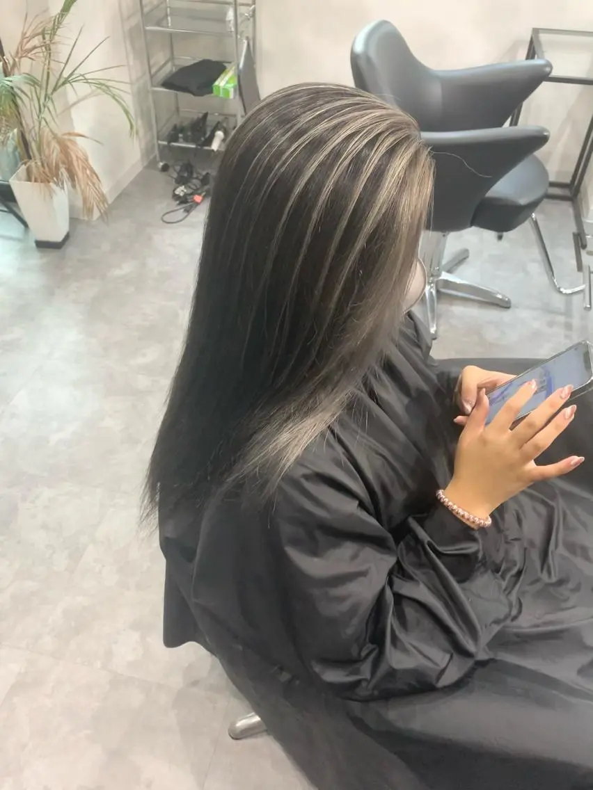 ロング カラー タニ ユウのヘアスタイル