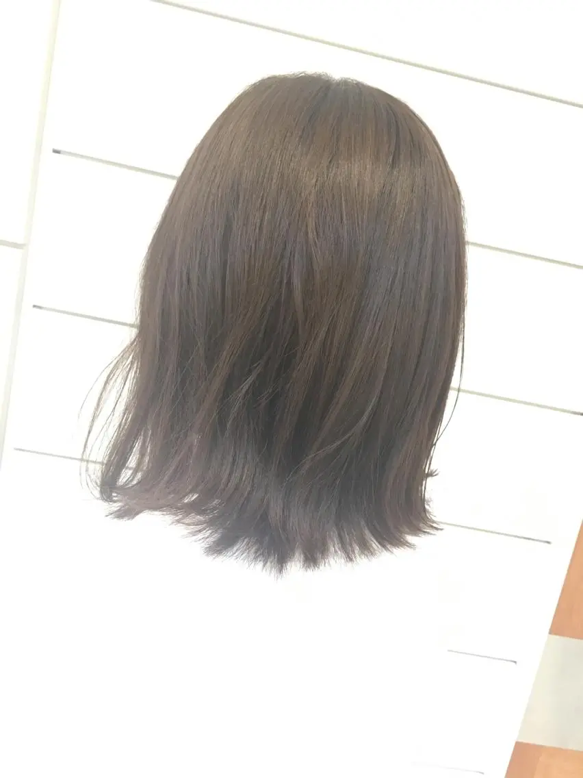 セミロング カラー アッシュ ダークアッシュ 鍵山 千秋のヘアスタイル