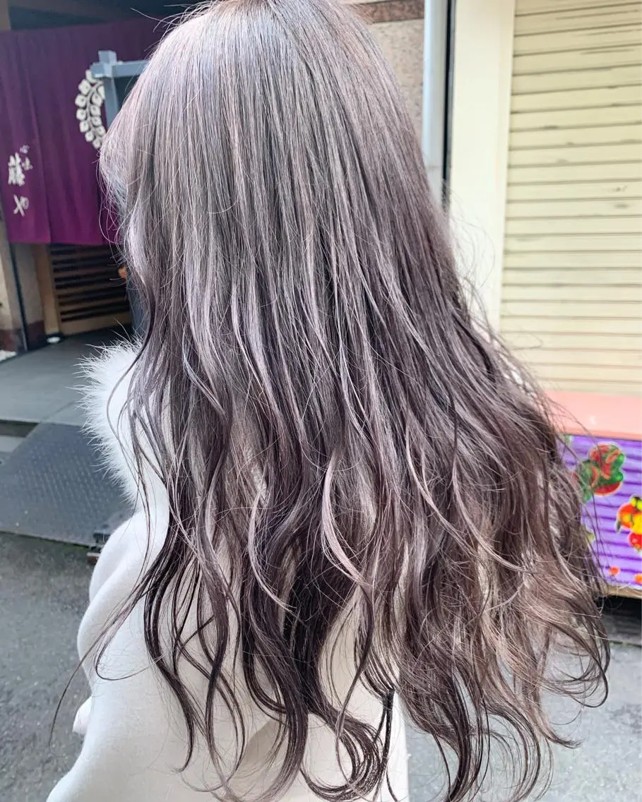 ミディアム カラー レイヤーカット 西村あきやのヘアスタイル